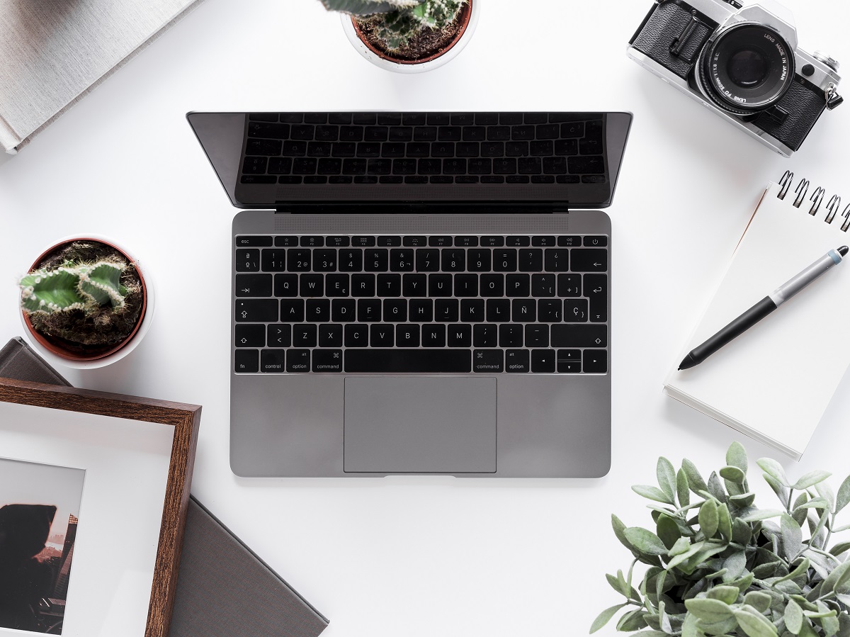 desktop with notebook laptop